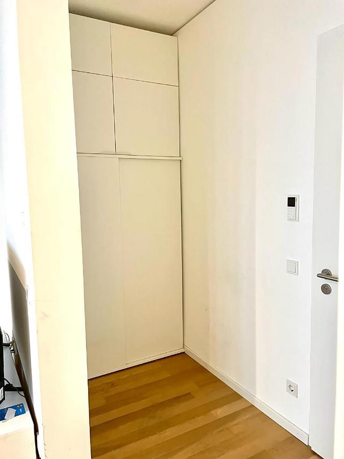 Modern In The Center Of Apartment